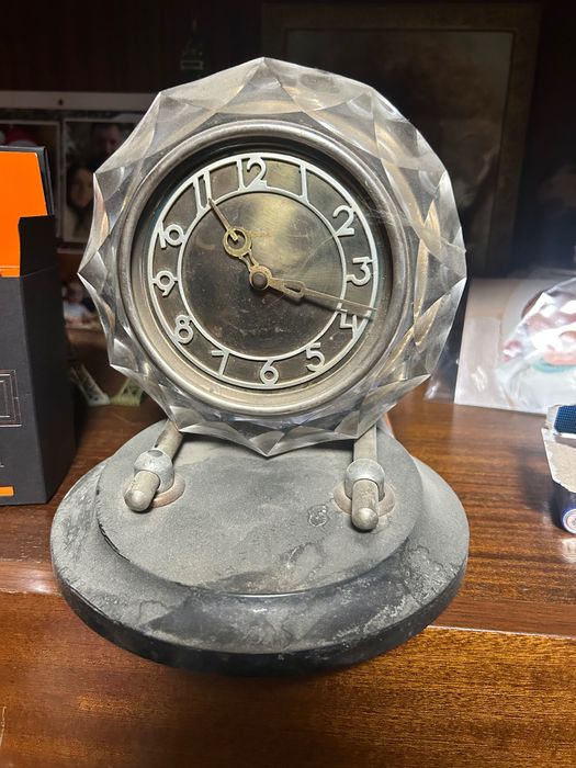 Стар руски часовник липсва му стаклото