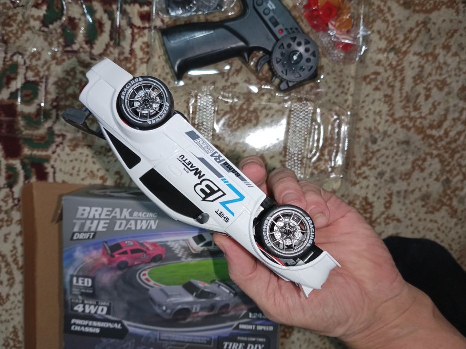 Машинка игровая на пульте