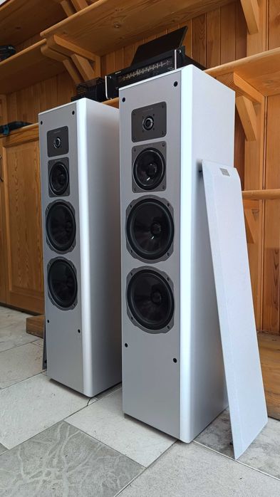 Тонколони QUADRAL