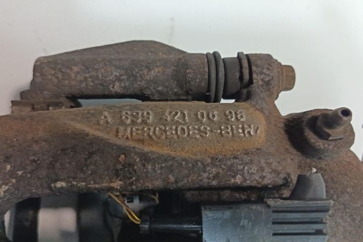 Etrier fata stanga A6394210698 Mercedes-Benz Vito W639