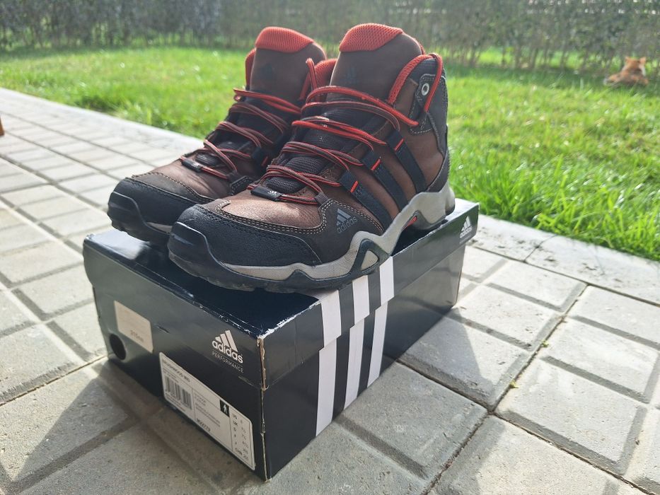 Маратонки Adidas размер 41 1/3
