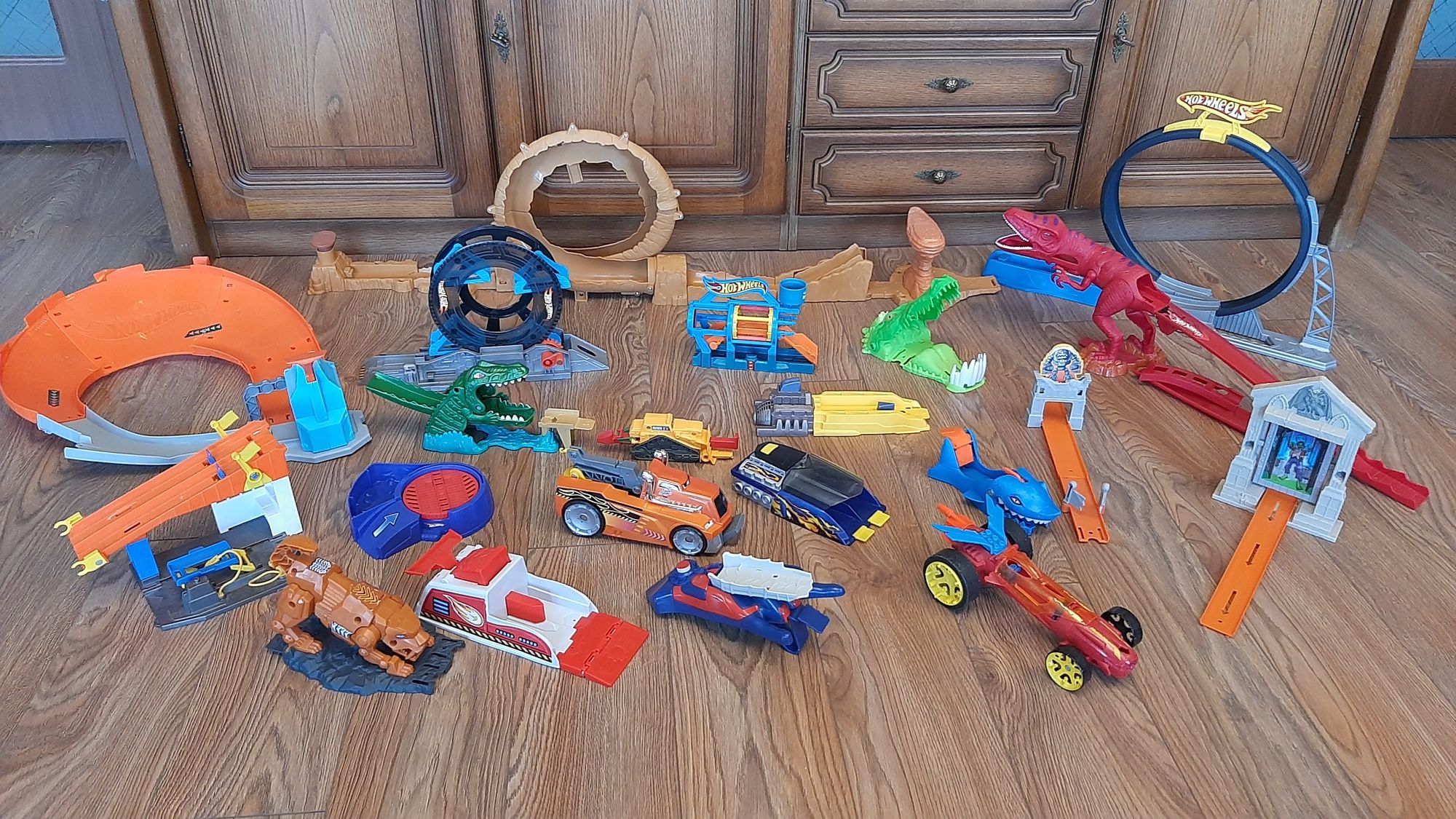 Писти и колички Hot Wheels