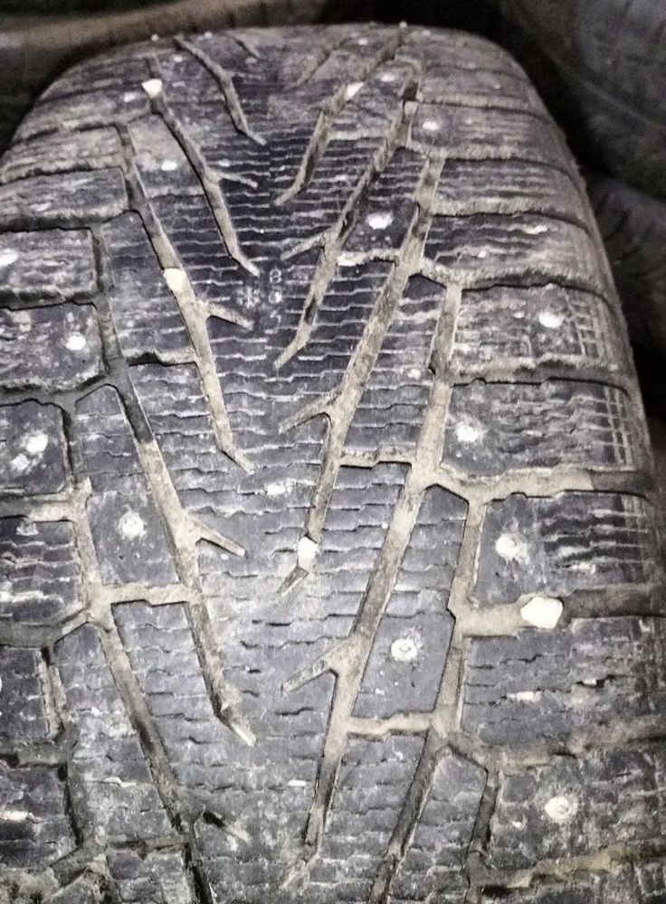 Nokian. R17/215/55 normand