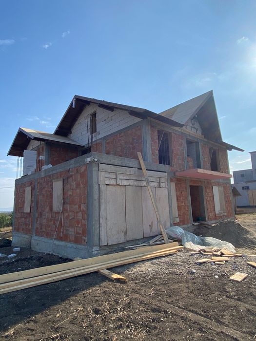 Executăm tot felul de construcții case  de la zero și la roșu consolid