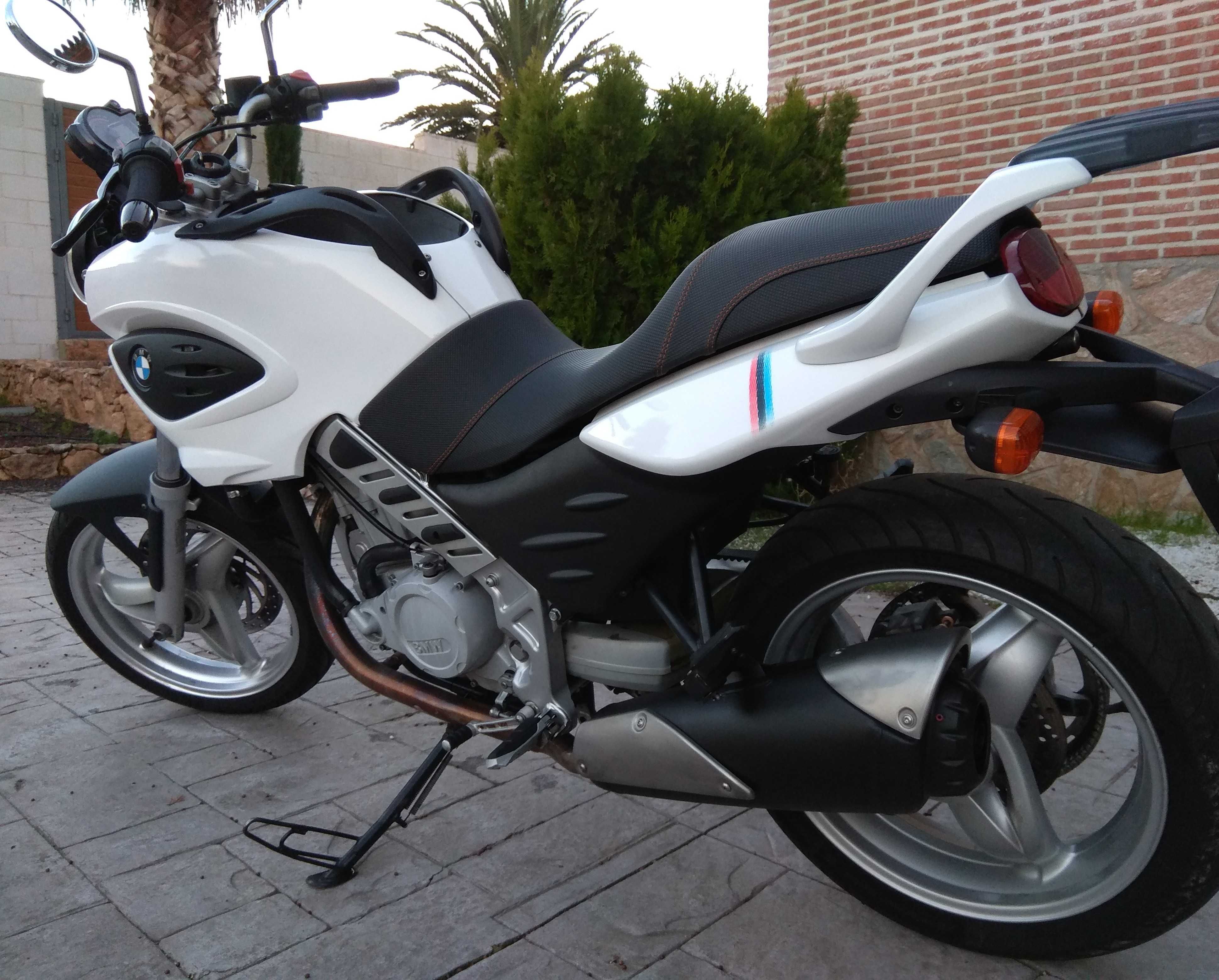 Schimb motocicleta BMW F650CS cu rulota(1000eur)