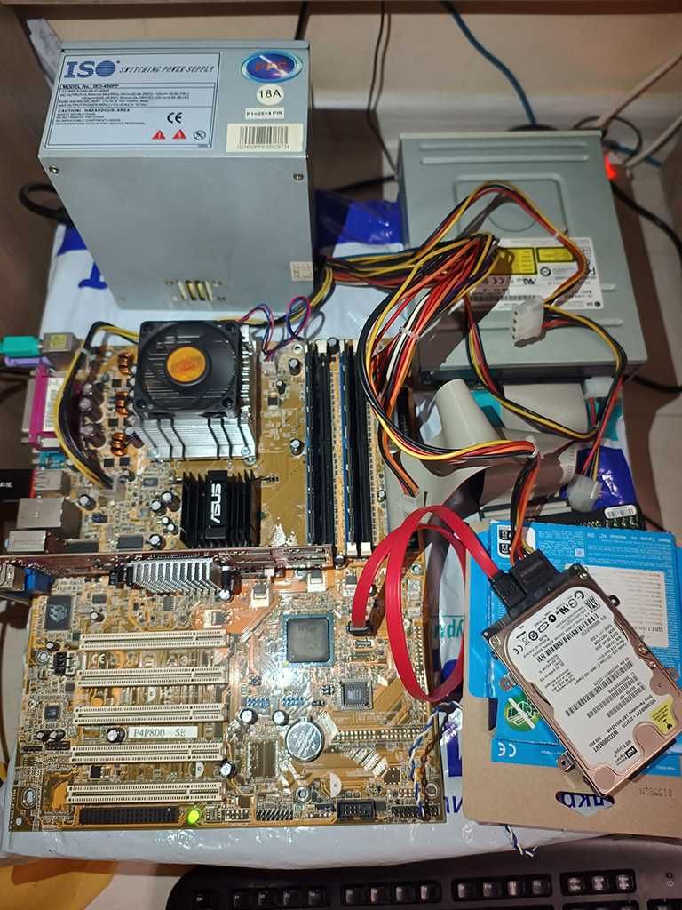Обемен компютър Pentium 4 :))