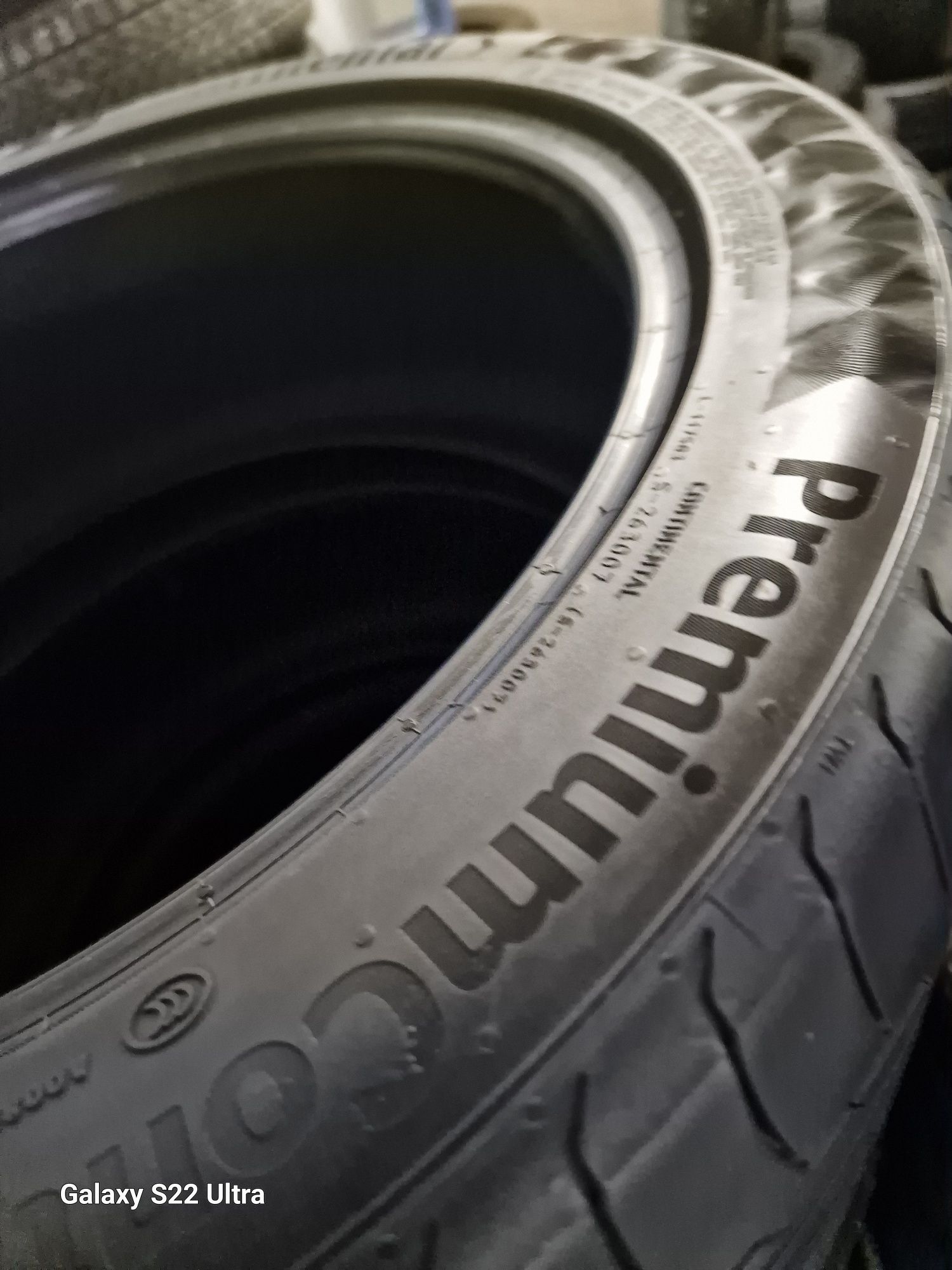 245 45 19 Continental Premium Contact 22 DOT