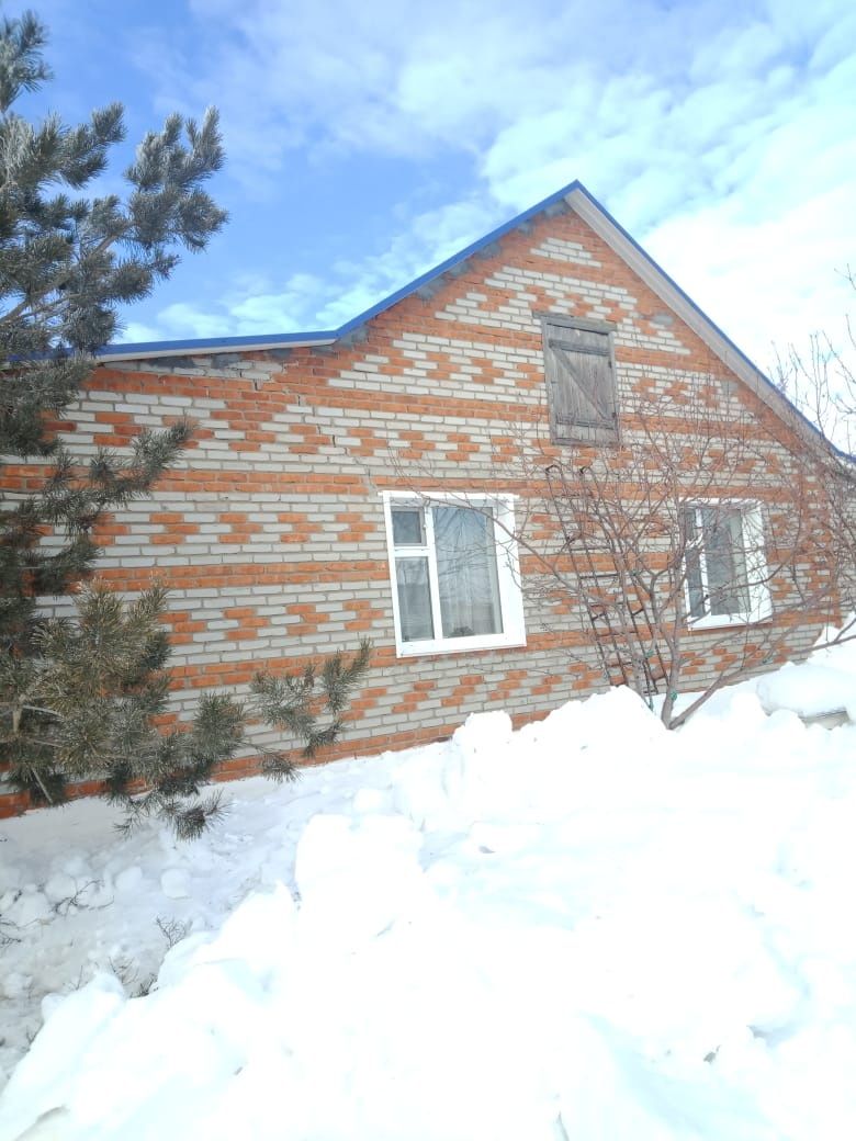 Продам дом Казахстанец в хорошем состоянии вода септик газовое отоплен