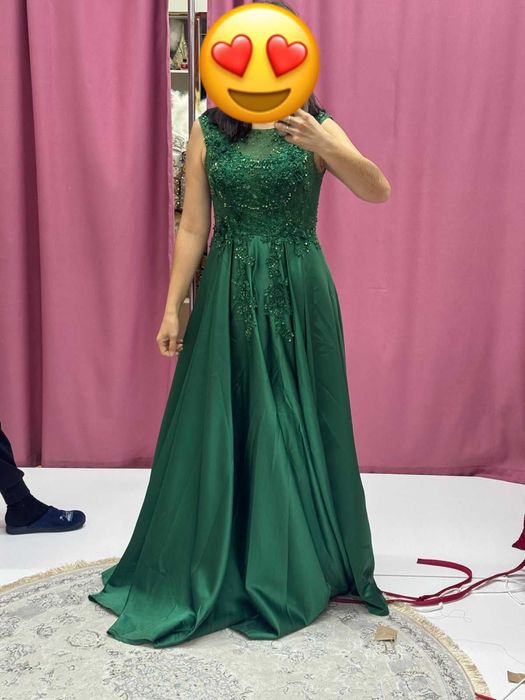продам вечернее платье изумрудного цвета