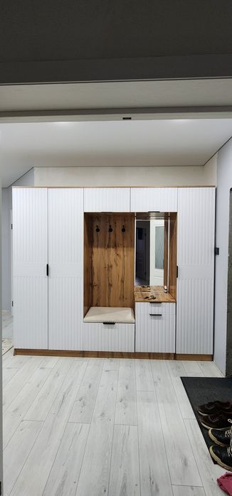 Продам шкаф для прихожей