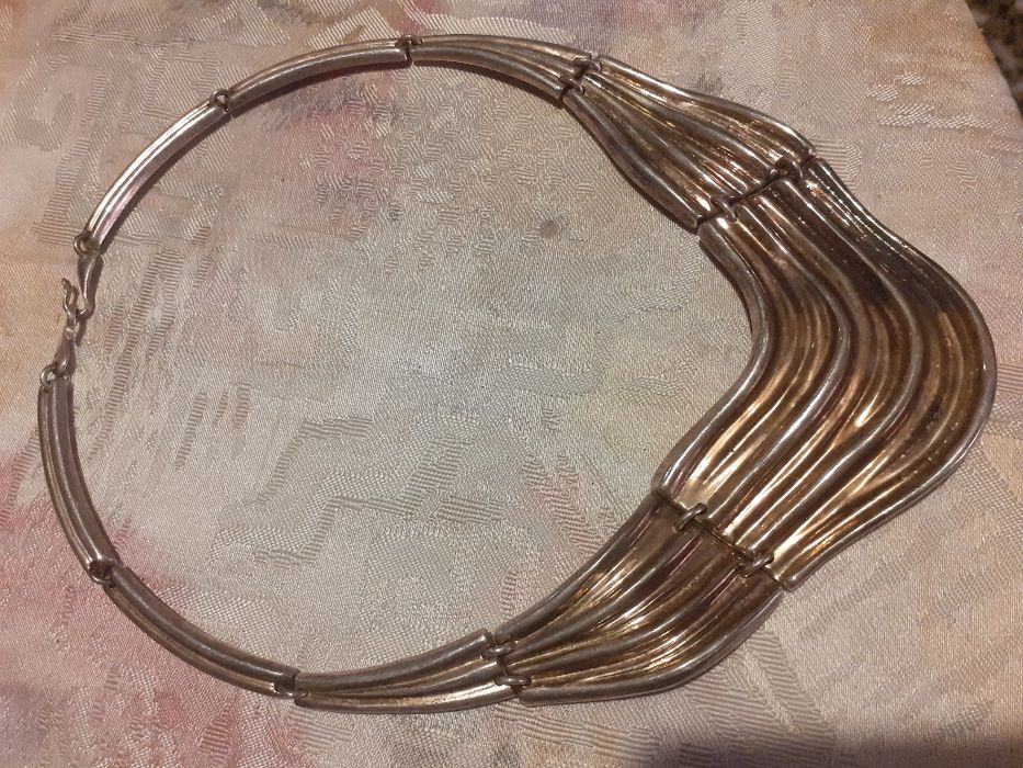 Diferite bratari din argint si un colier vechi