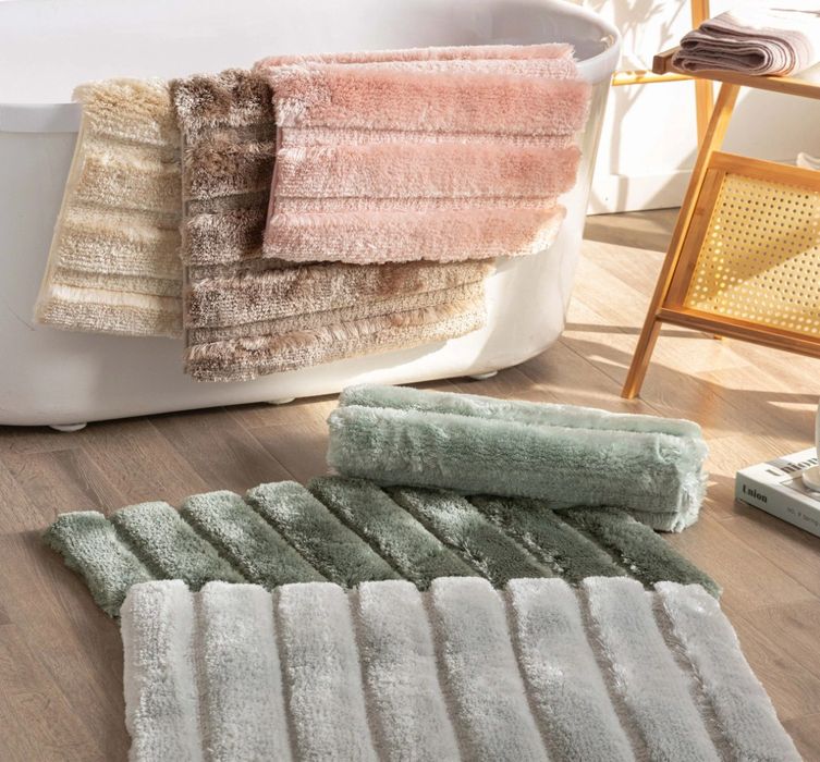 Мягкий пушистый коврик