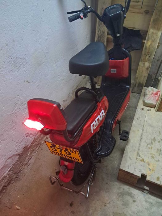 scuter electric ( cu pedale)  fara permis