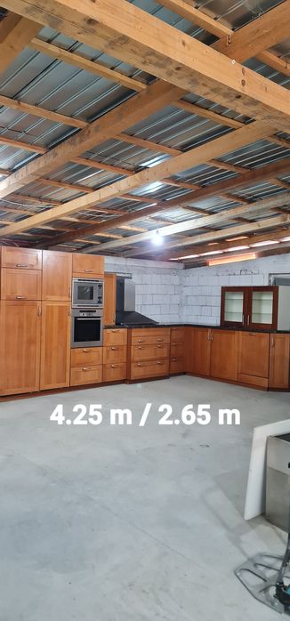 Mobila lemn masiv cu blat de granit și electrocasnice incluse