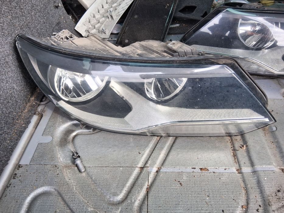 Faruri tiguan 2012 impecabile , faruri volan dreapta