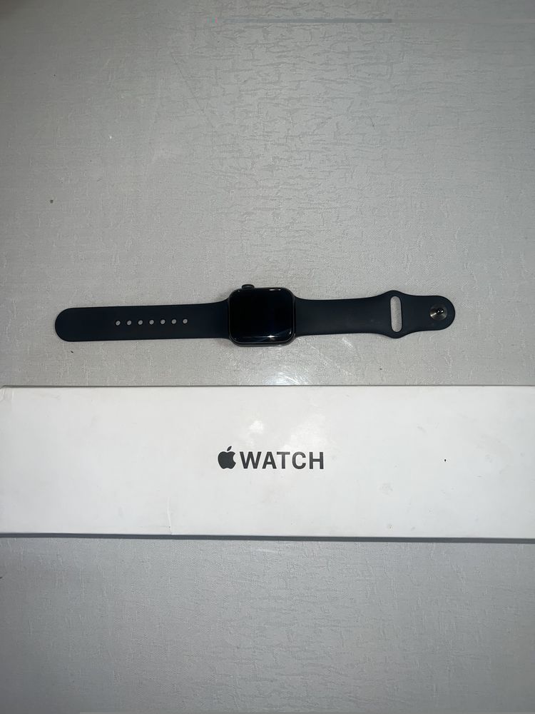 Apple Watch SE 40 мм чёрный