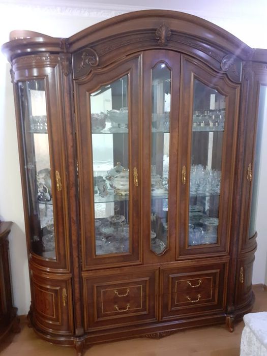 100 мың теңге.Қонақ бөлмеге стенка