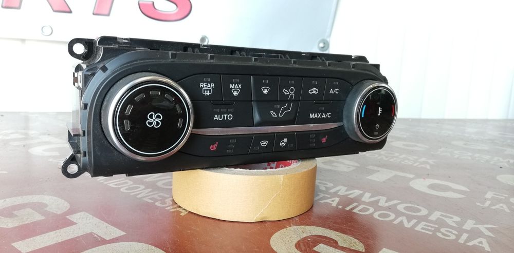 Панел на климатроник Ford Fiesta MK8 (2017-2019)