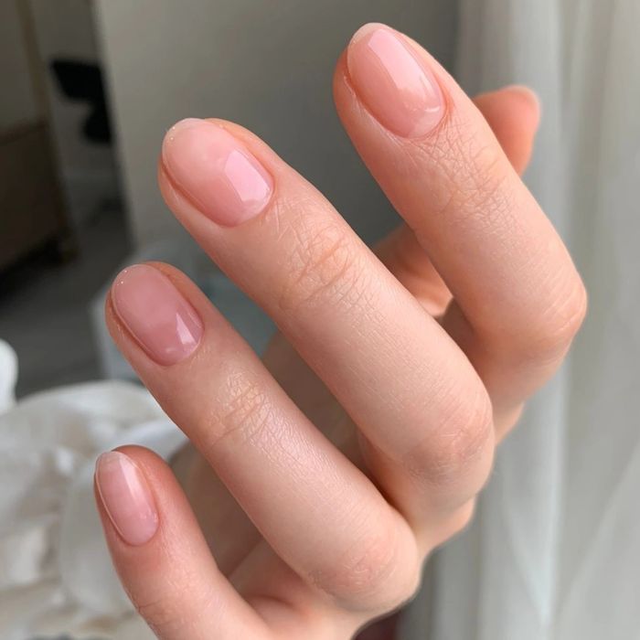 Маникюр, педикюр на выезд. Только чистка. Без геля. Лечебный лак.Женщ