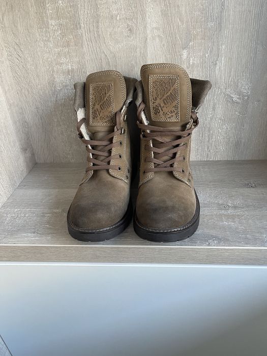 Ghete imblanite din piele marimea 40 noi fara eticheta