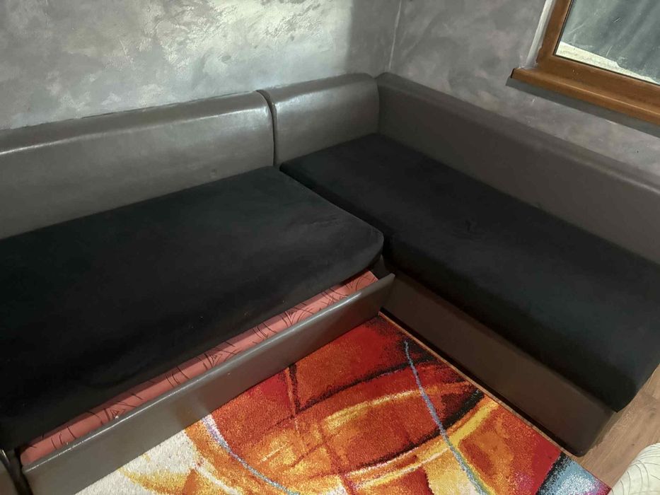 Продавам диван с опция сън и ракла