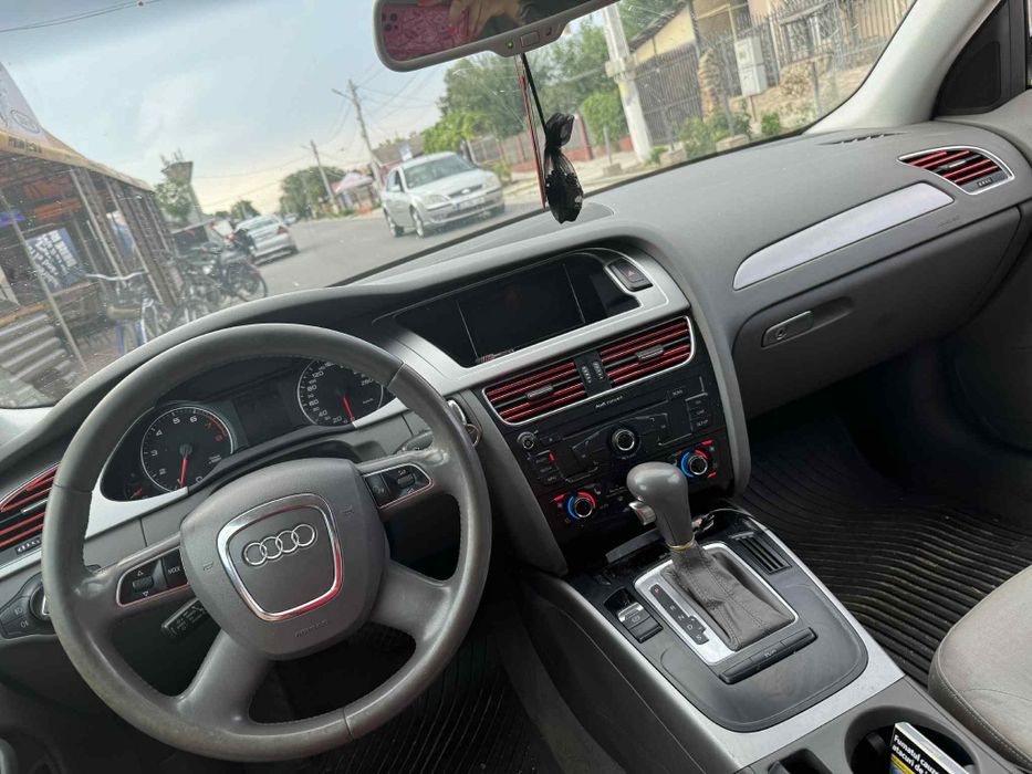 Vand Audi A4 1.8 benzina