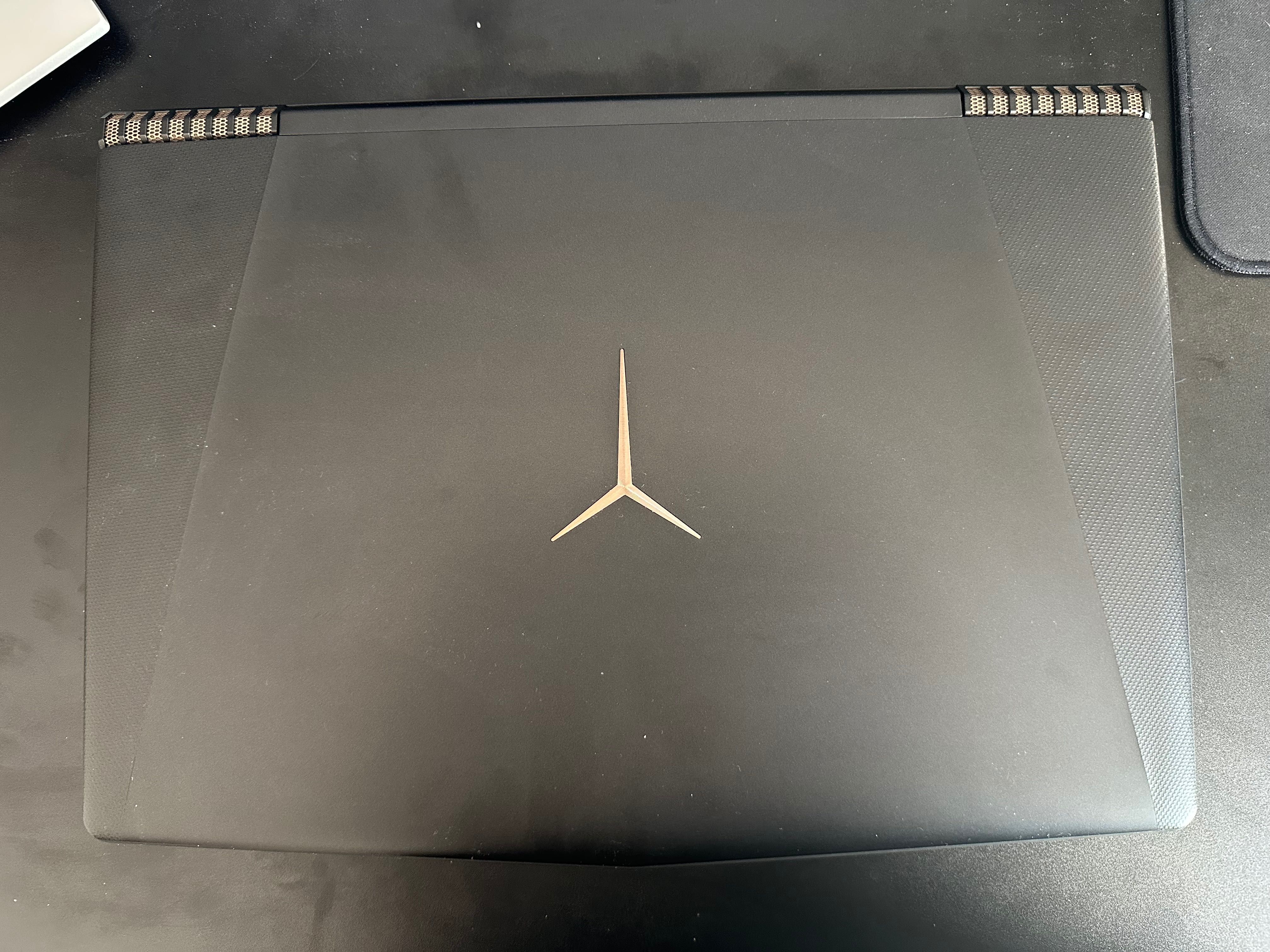 Лаптоп Lenovo y520