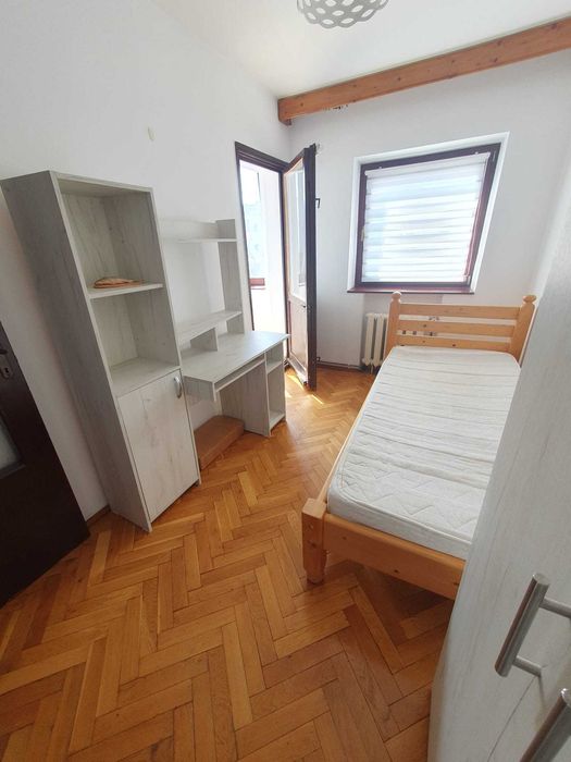 Persoana fizică vând apartament cu 4 camere str Ion Meșter nr.4