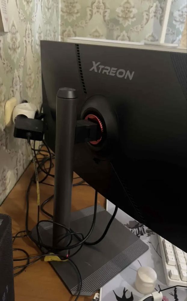 Монитор Xtreon 28.7