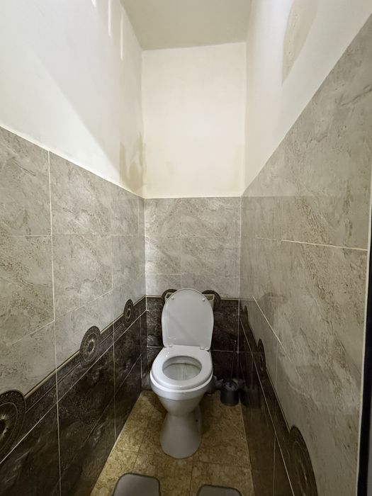 8-maktab yonidan 2 xonalik kvartira sotiladi