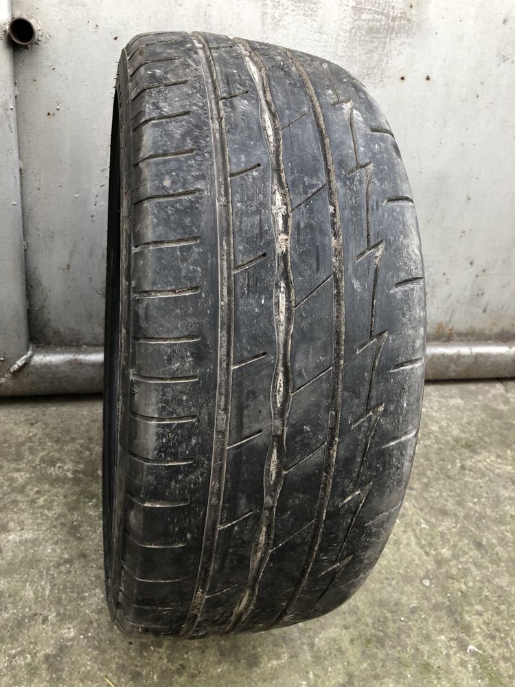 Гуми единички 215 45 18 и 225 40 18 DUNLOP Firestone летни