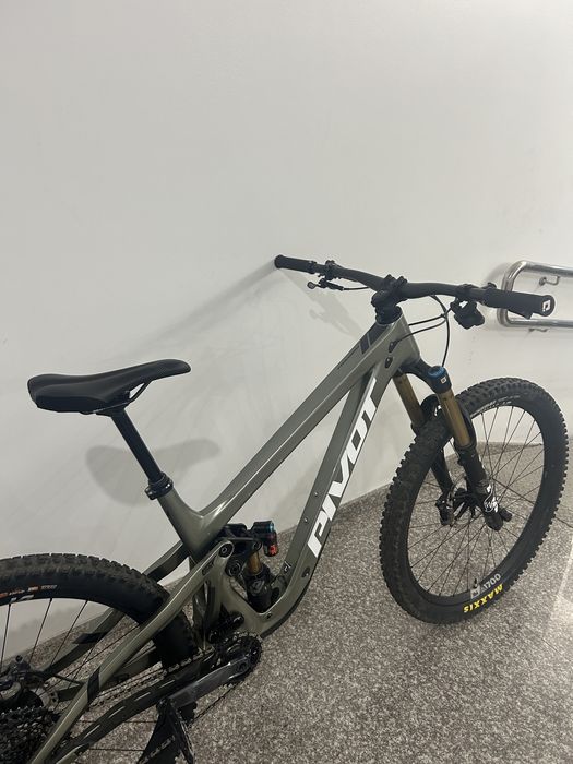 Bicicleta Pivot Firebird Carbon 29” 2024 1x12 SRAM GX AXS