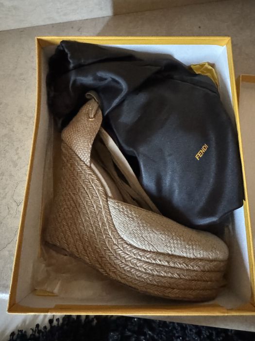 Оригинални обувки на Fendi