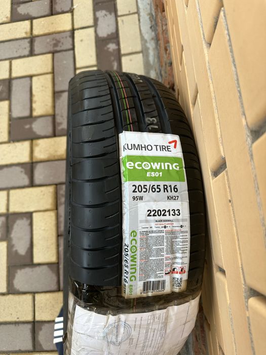 Продам резину kumho R16 205/65