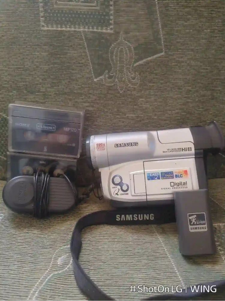 SAMSUNG VP-L905D 8mm Camcorder 990x digital zoom