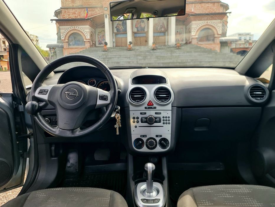 Vând Opel Corsa 2013 automata