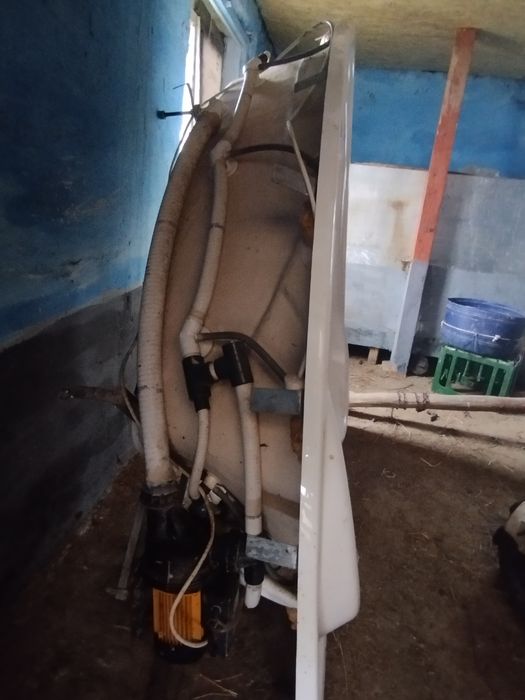 Cada jacuzzi cu hidromasaj