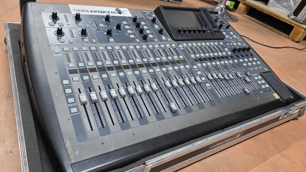 Mixer Digital Behringer X32, incl Flightcase