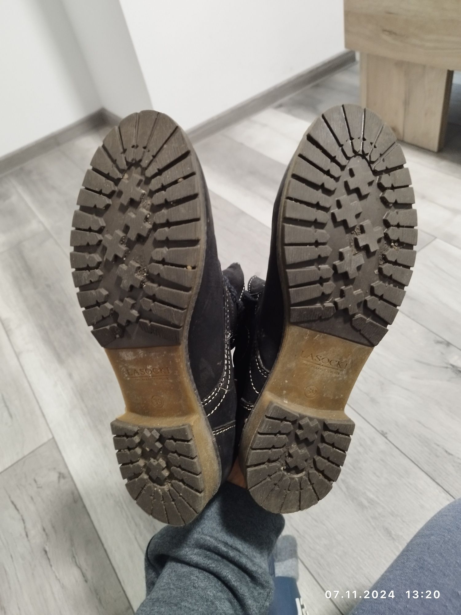Bocanci/ghete îmblănite din piele naturală.