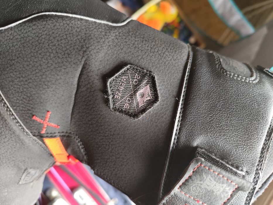 Vând boots snowboard