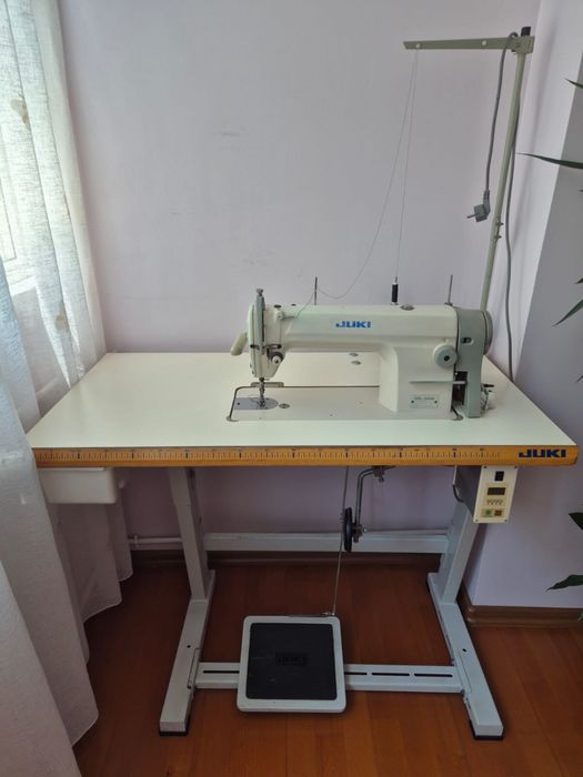Masina de cusut industriala Juki overlock