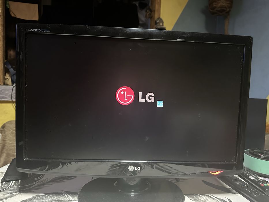 Монитор LG Flatron W2243S