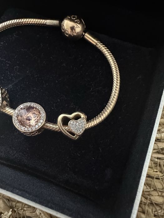 Гривна пандора Rose Gold с един талисман