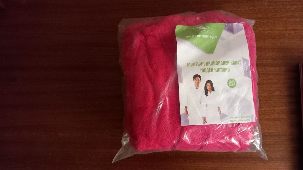 Червен халат ( хавлия ) без качулка на фирмата Mediter Menager + бонус