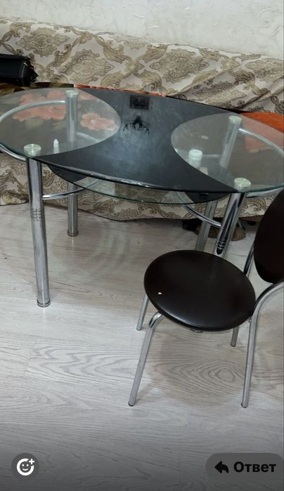 Кухонный. Стеклянный стол