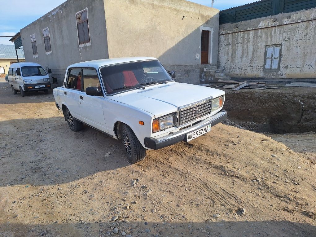Vaz 2107 srochno sotiladi .dakumenti 100% toʻliq.