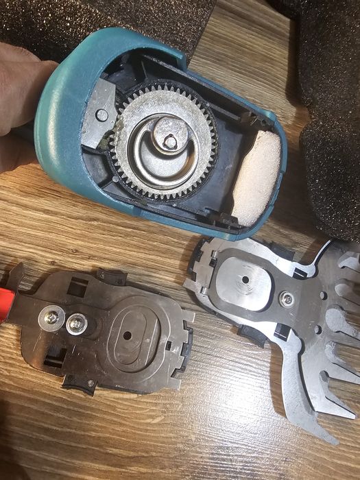 Кусторез аккумуляторный BIYOTI