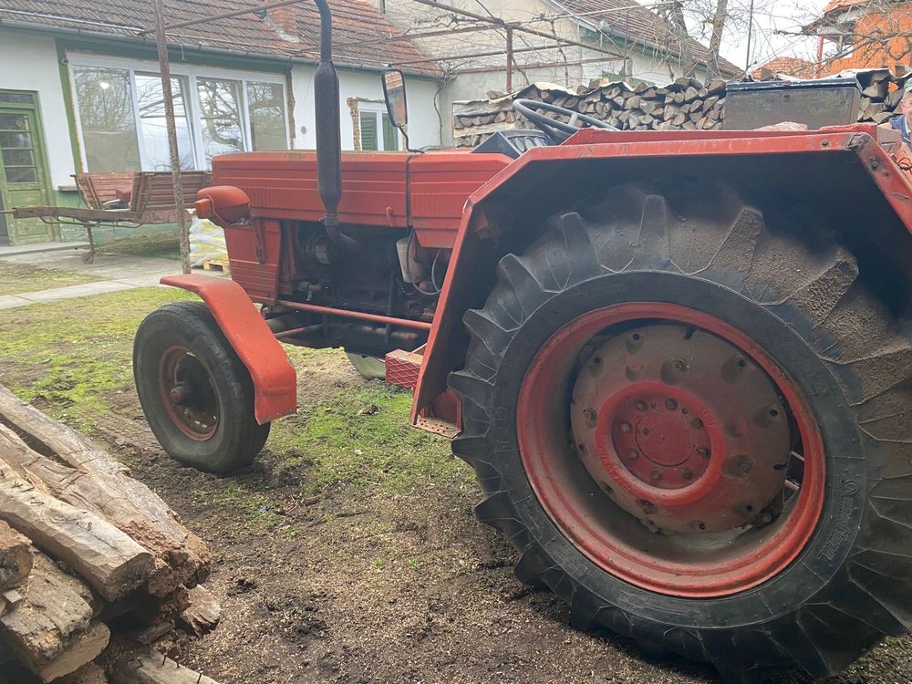 Tractor universal 550 cu plug si remorca