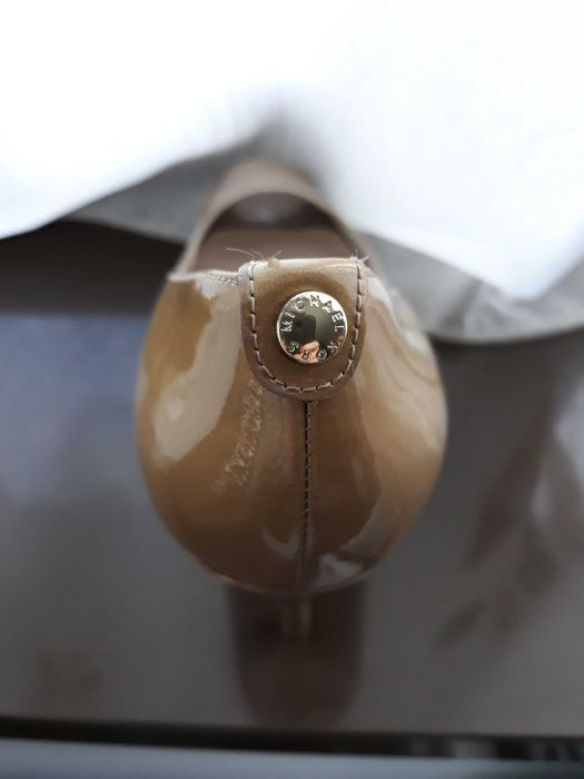 Pantofi Michael Kors, mărimea 36-37, o singură purtare, preț 250 ron.