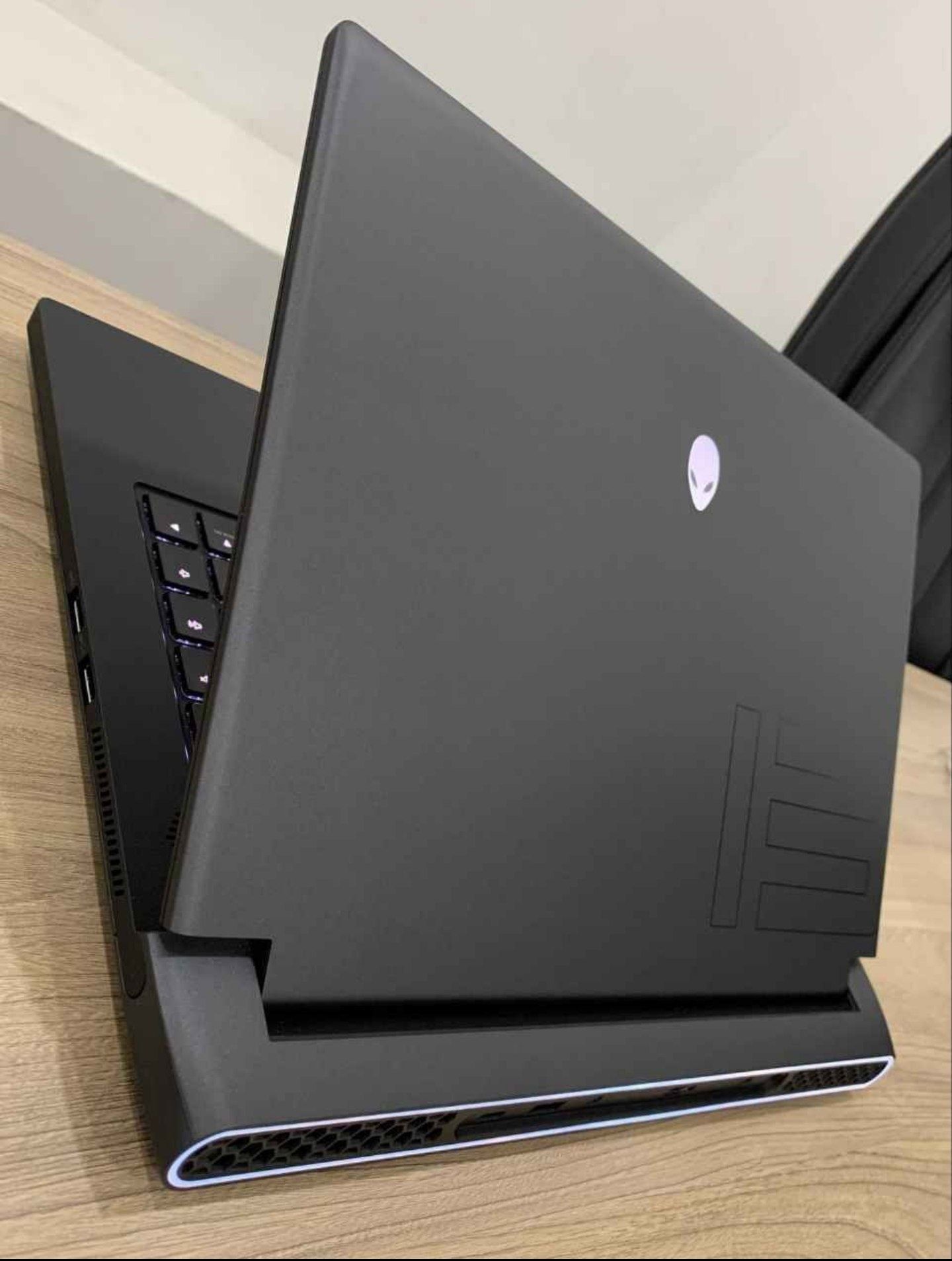 Alienware m15 r7